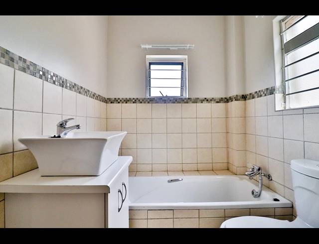 2 BEDROOM FLAT SOLD IN VILLIERIA